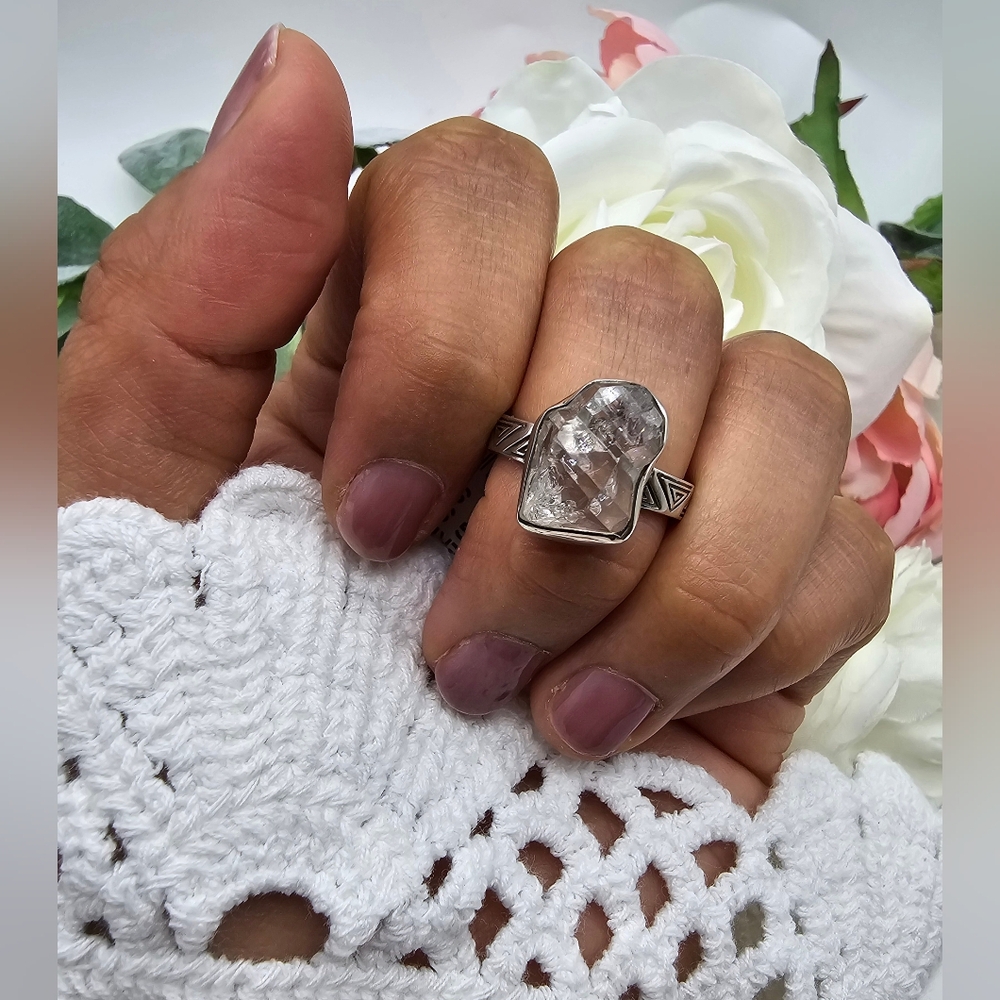 🥰 EMPOWERED RING - Picture 9 of 12